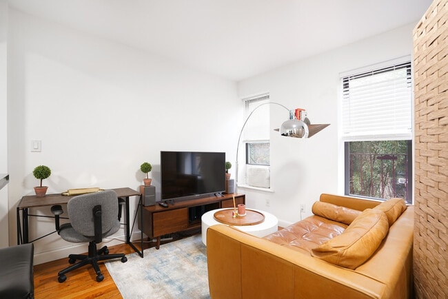 Building Photo - 317 E 75th St Rental