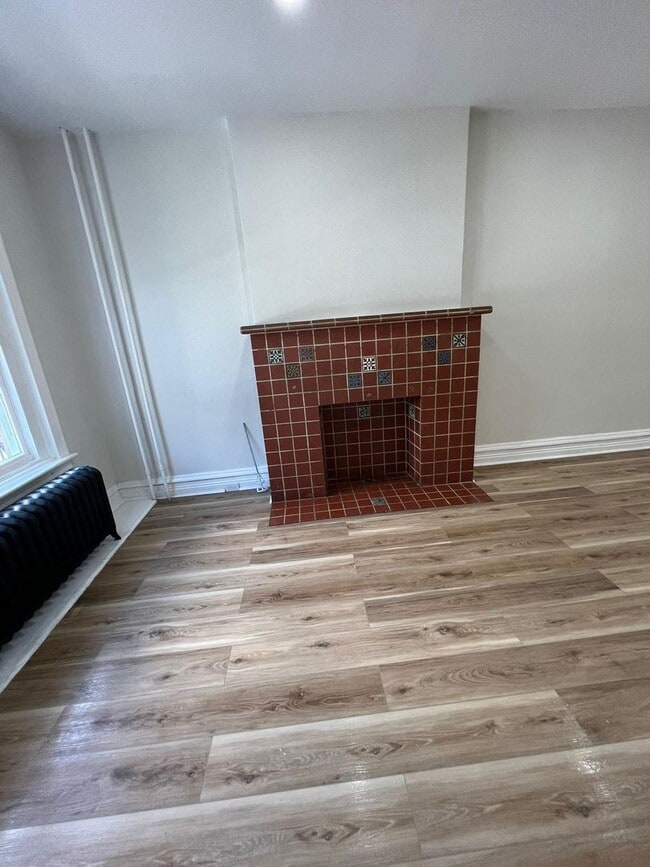 Photo - Huge 5 bedroom house with off-street parking