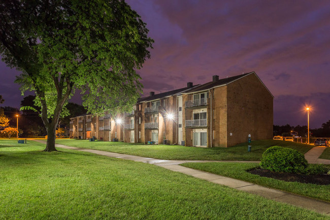 Rolling Park Apartments - Rolling Park Apartments