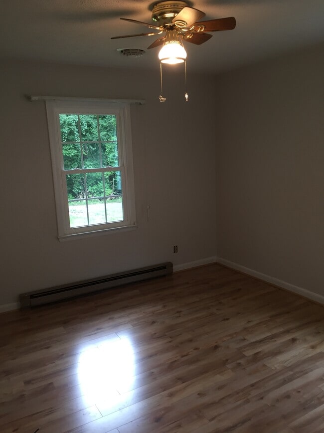 Photo - 18 Oakwood Dr