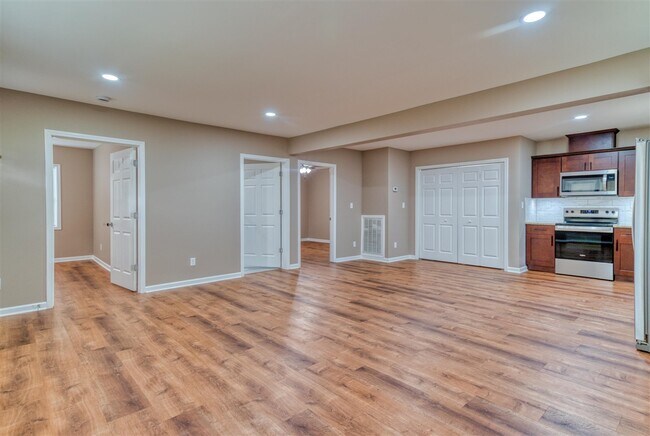 Photo - 704 W 7th St