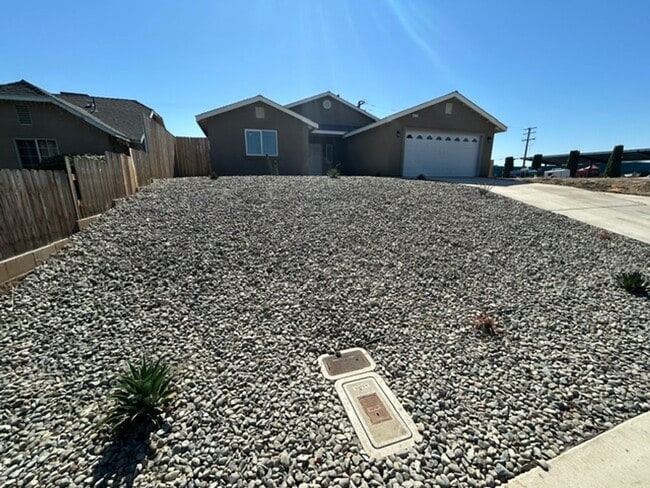 Building Photo - Brand New 3 Bedroom 2 Bathroom Home in Woodlake!