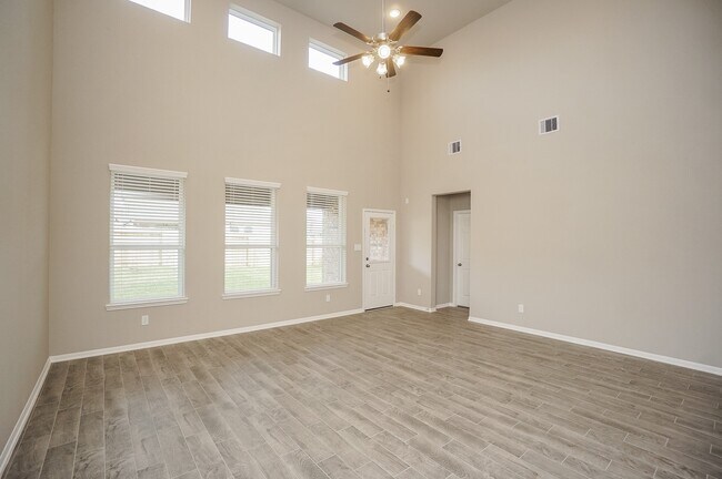 Photo - 5463 Grand View Dr