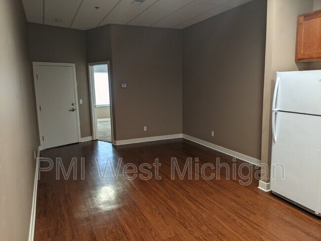 Photo - 620 S Broadway St Unit 4