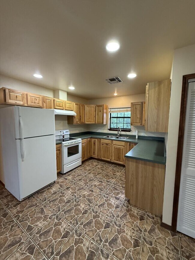 1441 Hidden Acres Rd