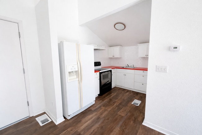 Photo - 212 Lessin Ln Unit 212 Lessin Lane - B