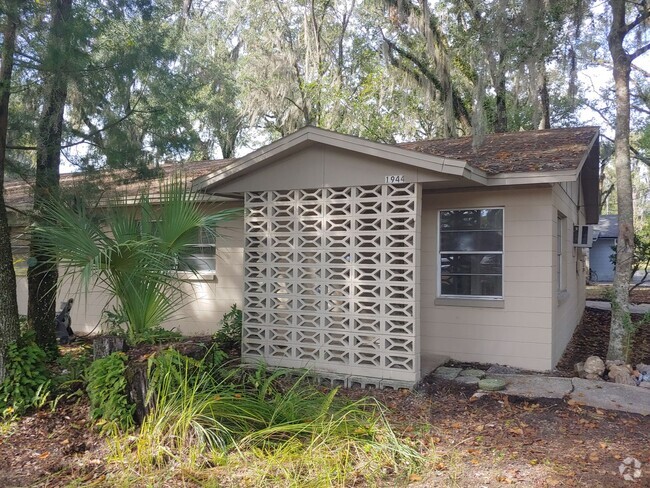 Building Photo - 2/1 Duplex Conveniently Located Just Off W... Rental