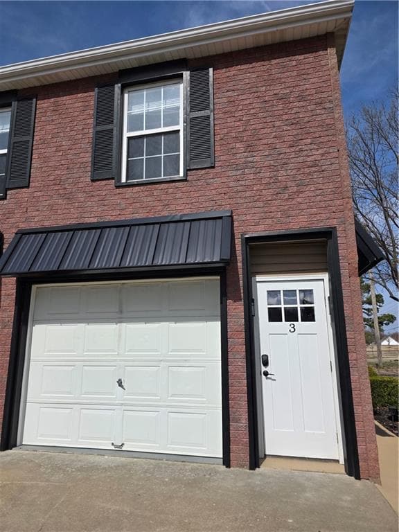 Photo - 610 SE Moberly Ln