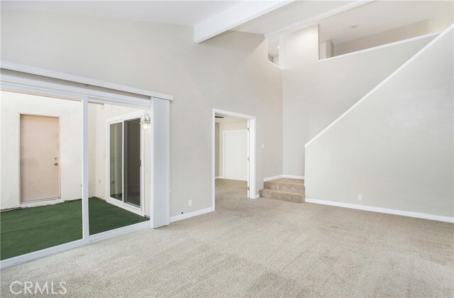 350 Mountain Ct