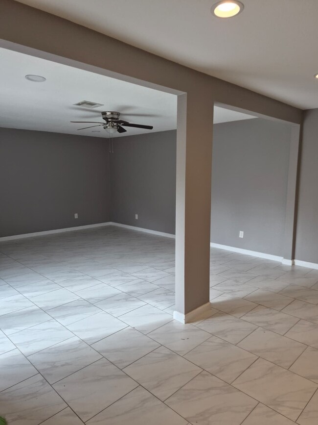 Building Photo - 15735 Munson Ln