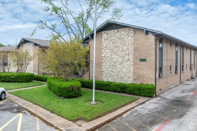 Additional Building View - Meadowlark Apartments