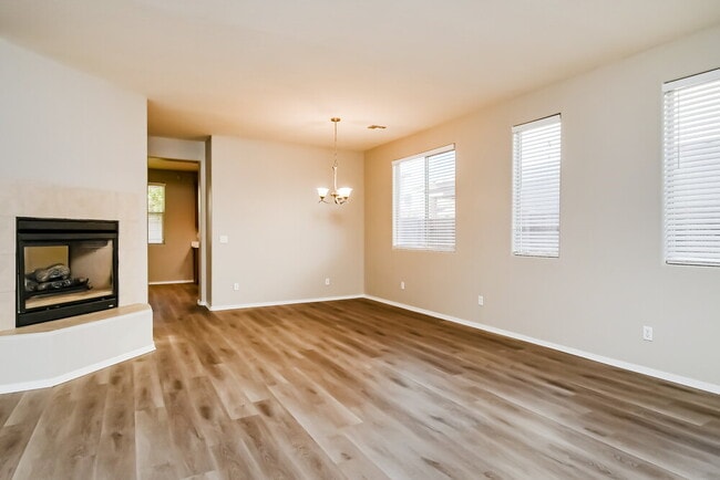 Photo - 1304 E Julian Dr