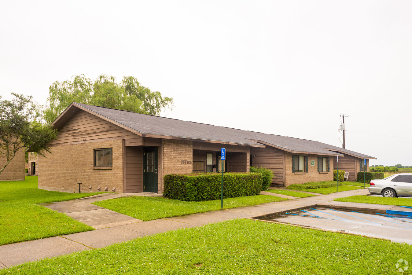 Highland Creek & Bayou Teche Apts - Highland Creek & Bayou Teche Apts