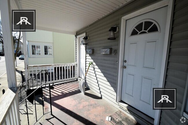 Building Photo - 3 bedroom in Medford MA 02155 Unit 1 Rental