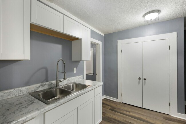 Photo - 425 Carpenter St