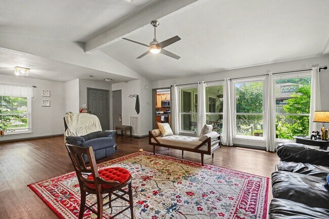 Photo - 423 Merriweather St