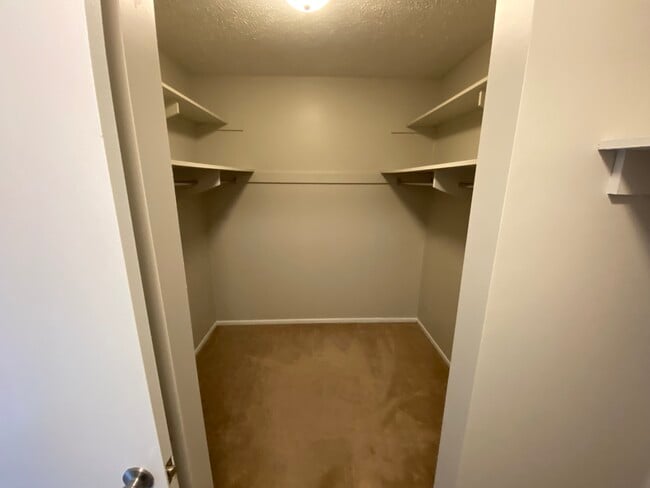 1044 Point of View Dr