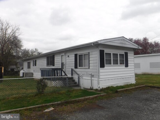 Building Photo - 67 Shamrock Ave Rental