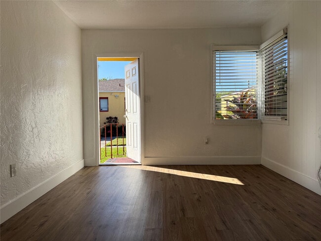 Photo - 1739 Moffett St Unit 2