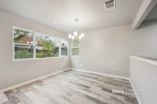 Photo - 1710 Duncan Way