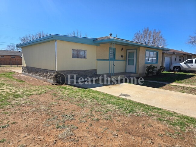 Photo - 717 Sandia Dr