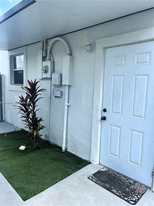 Building Photo - 3800 NW 197th St Unit 2B