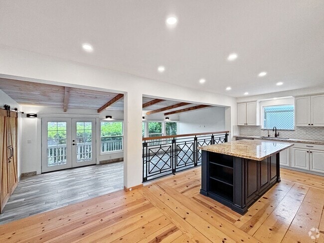 Building Photo - Charming & Spacious 3B/2BA House in La Mes...