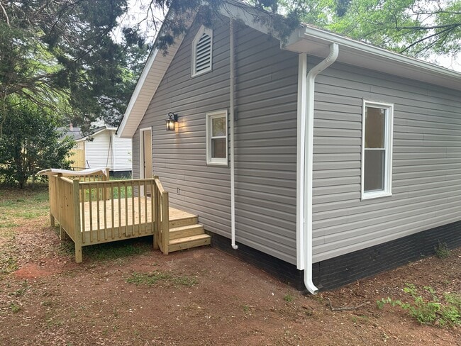Photo - 105 Hawkins St
