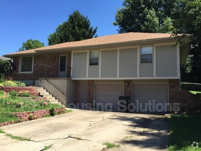 Building Photo - 304 SW Canterbury Rd Rental