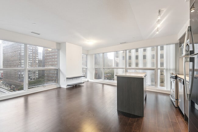 Photo - 386 Yonge St Unit 602