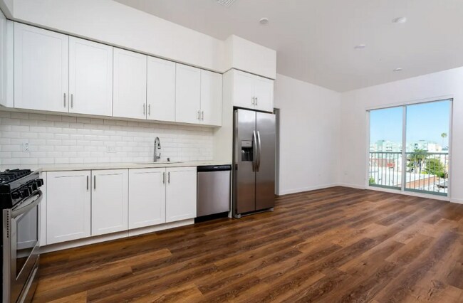 Photo - 832 S Mariposa Ave Unit 520T