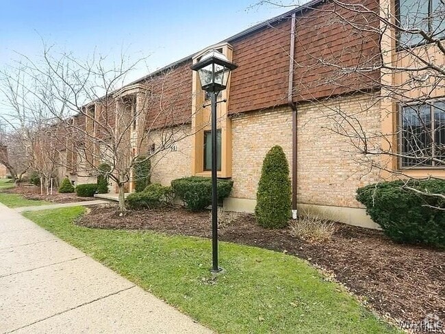 Building Photo - 1 Greenwich Dr Rental
