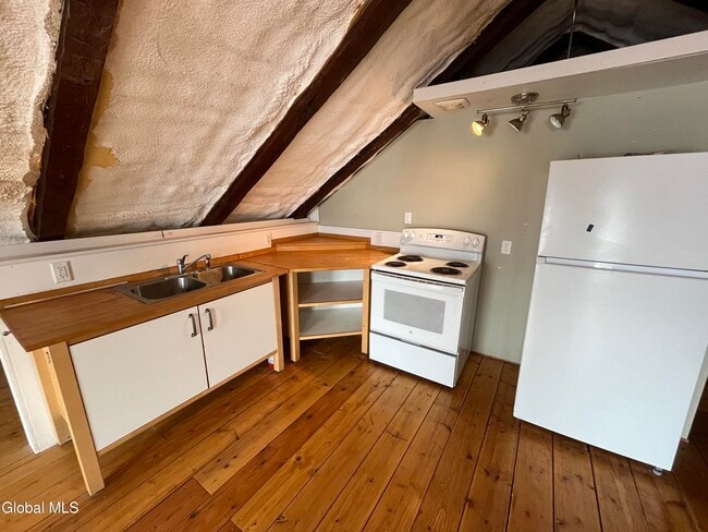 Photo - 715 Hudson Ave Unit E