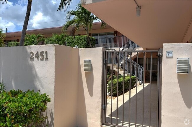 Building Photo - 2451 NE 49th St Unit 107 Rental