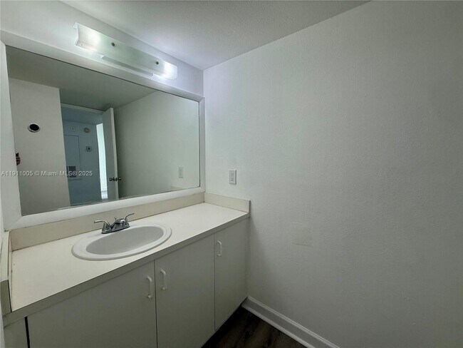 Photo - 3988 NW 87th Ave Unidad 0