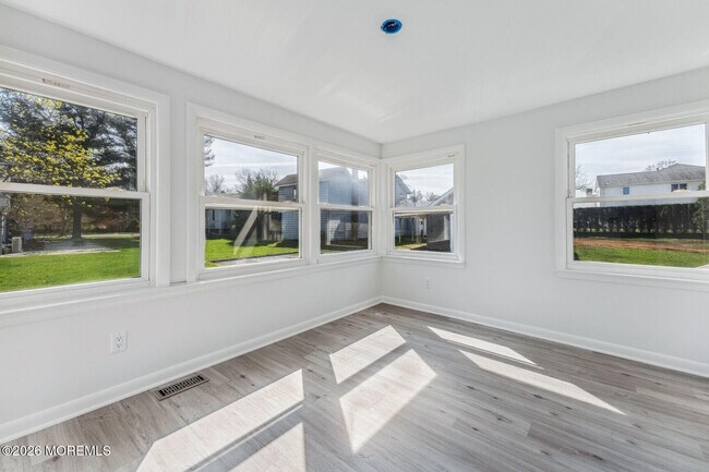 Photo - 358 Beecroft Pl