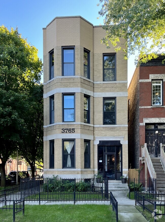 Building Photo - 3765 N Kenmore Ave Unit 3E Rental