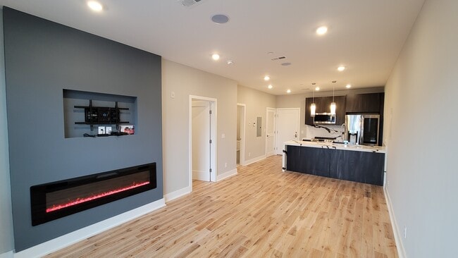 Photo - 614 N Front St