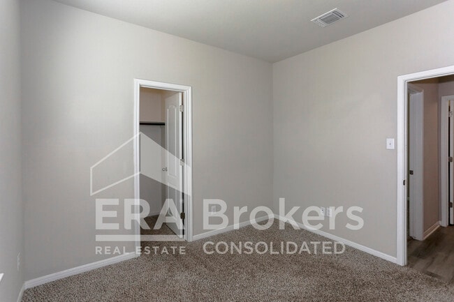 Photo - 1236 Grand Oak Trl