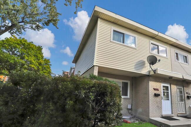 Building Photo - 4843 Elm St