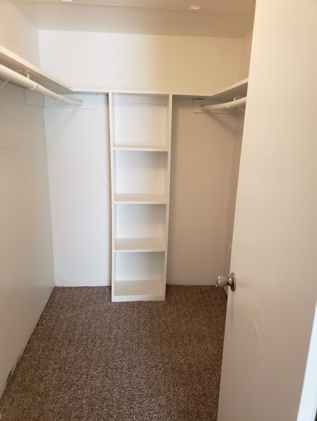 Armario - Avistar At Wilcrest