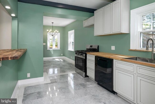 131 W Franklin Ave