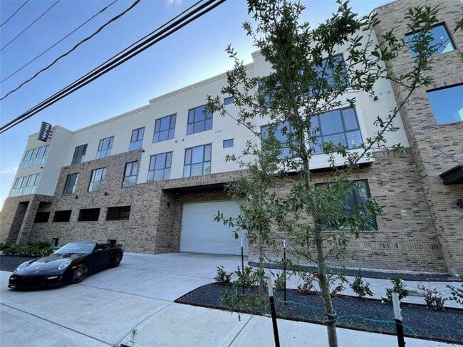 Building Photo - 2727 Houston Ave Unit 302