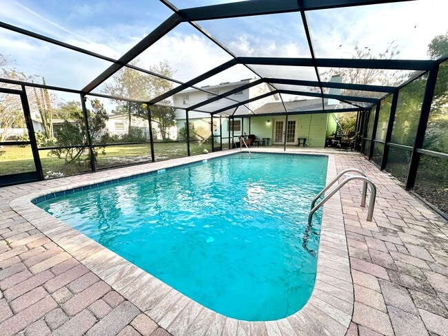 Photo - DeLand POOL-home: 4Bedrooms/2Baths - Perfect for family living!