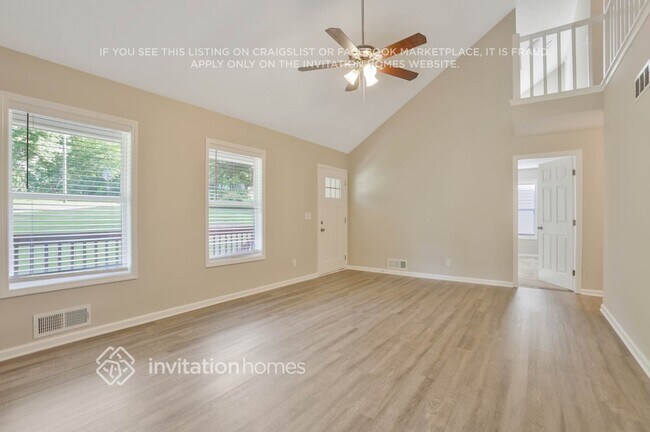 Photo - 1136 Norfolk Dr NW