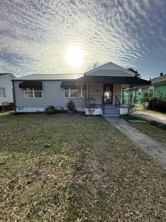 Building Photo - 3517 Avenue F