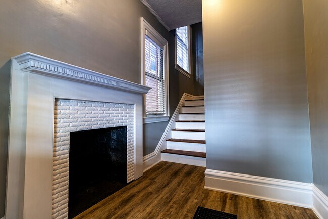 Photo - 654 6th Ave