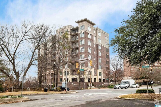Building Photo - 2600 Highland Ave Unit 403 Rental