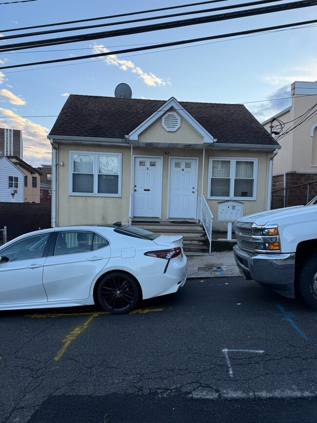 Photo - 182 Cliff St Unit 2