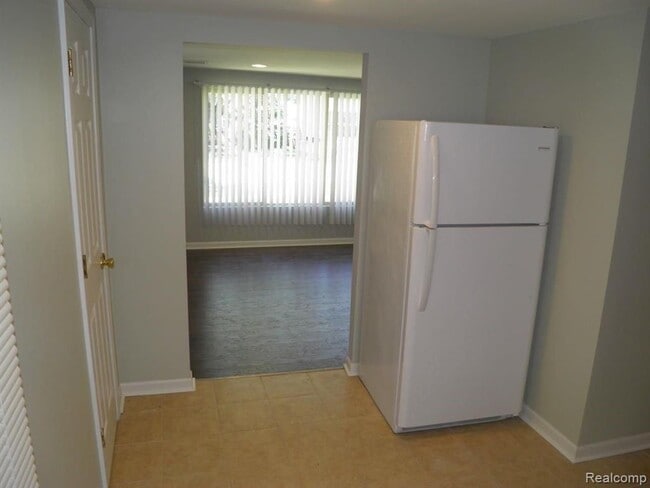 Photo - 21142 Ontaga St